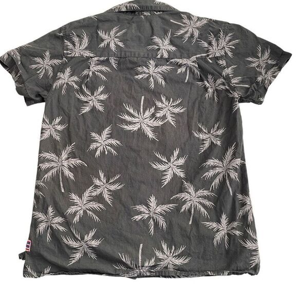 Like New! Quicksilver Short Sleeve Button Down Size Small - Picture 2 of 4